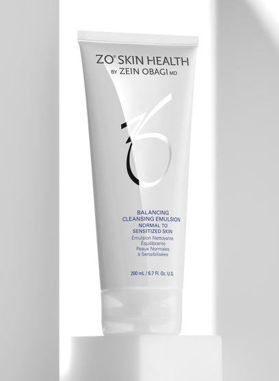 Gel-to-milk cleanser for sensitive skin, fragrance-free and sulfate-free, soothing formula that supports skin&