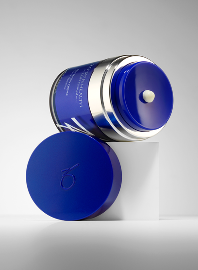 This luxuriously rich hydrator is clinically proven to rejuvenate the appearance of fragile skin, including neck aging, while addressing moderate dryness and redness. It rapidly restores moisture to deliver a smooth, supple texture, promoting skin resiliency and visibly softening fine lines.

Key Benefits:

Restores Moisture: Instantly replenishes hydration for a smooth, supple skin texture.
Calms Redness: Reduces the appearance of visible redness while calming the skin.
Softens Fine Lines: Helps visibly so